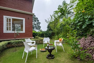 Ahilya | Pet-friendly 3-BHK Villa Near Bhimtal Lake With Garden & Balcony - Image 3