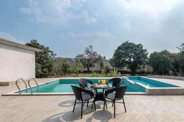 The Green Courtyard - Image 4