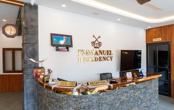 Emmanuel Residency | Super Deluxe Stay, Close to Metro Station, Lulu Mall & Marine Drive, Kochi - Image 2