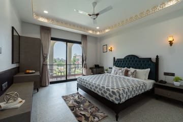 Premium Room @ Eleganza Villas - Image 2