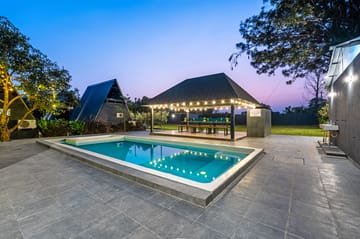 Inara Retreat | Pet-Friendly 1- Cottage with a Mezzanine Loft, Shared Pool, and Garden - Image 2