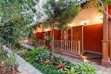 Woods & Bricks Cottage - Image 2