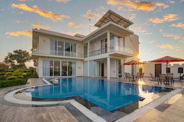 Le Blanc Escape w/ Outdoor Pool - Image 3