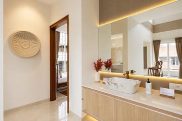 SLV Ventures Penthouse | Pet-friendly 4-BHK Apartment With Glass House & Panoramic City Views - Image 3