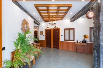 Emmanuel Residency | Super Deluxe Stay, Close to Metro Station, Lulu Mall & Marine Drive, Kochi - Image 3
