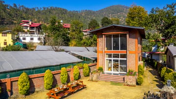 Casa Gaula | 4-BHK Cottage with  Lawn and Outdoor Sit-Out | 20 mins away from Bhimtal Lake - Image 2