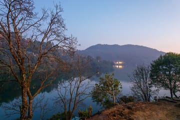 Lakefront S-1 | 1-BHK Apartment Close to Naukuchiatal Lake - Image 4