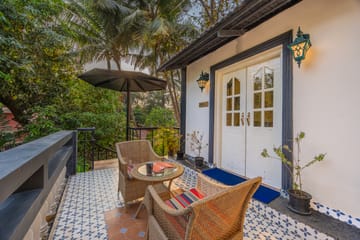 Goan Bliss Deluxe Room | Boutique Resort Stay Near Varca & Benaulim Beaches with Pool, Restro & Library - Image 2
