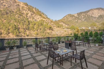 Lakefront Escape | Charming 2-room Suite with Sit-out area, Lake Views & Outdoor deck - Image 2