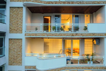 Udgam Vilas 3-BHK | Elegant Pet-friendly Apartment With Lift & Balcony Near Robber’s Cave - Image 2