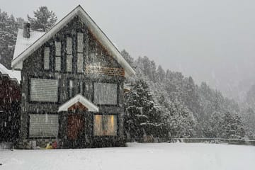 Frozen Fall - Tangmarg w/ Breakfast Included - Image 2