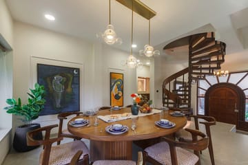 House Of J - Image 4