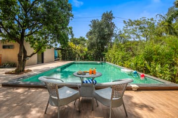 The Crescent Palm Fern | Boutique Cottage With Shared Game Room, Garden and Restaurant - Image 2