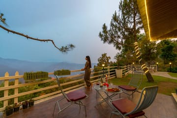 Bellevue w/ Outdoor Jacuzzi - Image 5