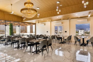 Anandam In The Himalayas Indigo | Suite With Restaurant, Lift & Lounge Near Triveni Ghat - Image 3