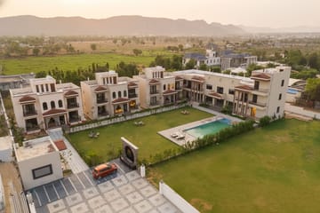 The Grand @ Eleganza Villas - Image 2