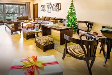 Lakeview Manor | Stunning 3-BHK Lakeside Getaway With Balconies & A Garden - Image 3