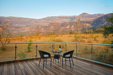 Palazzo in the Mountain - Image 3