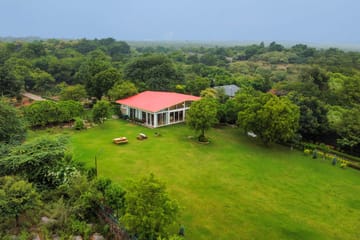 Idyllic Farmhouse - A Glasshouse w/ Outdoor Pool - Image 5