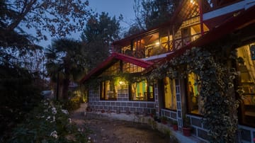 The Hive Cottage Kipling | Serene Hillside Resort With Restaurant, & Outdoor Seating | Ample Parking - Image 2