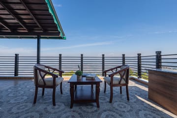 SnowPeak Villa | 3-BHK Pet-friendly Hideaway with Sit-Outs & Glass Patio, Garden &Hill Views - Image 3