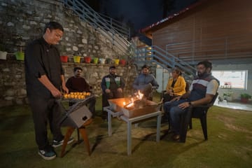 The Urban Escape Solace | 1 Deluxe Room With Hill Views - Image 4