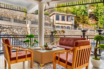 Mist & Manor Maple | Pet-friendly 6-BHK Apartment with Shared Game Zone, Outdoor Seating Areas & 360 Panoramic Views - Image 3