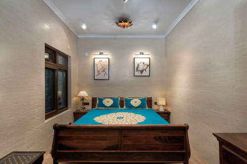 Zephyr Classic Cottage | Scenic Hill Getaway With Pool, Gym & Restaurant