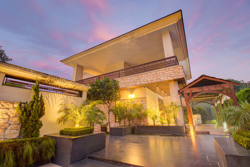 Ekant Villa w/ Outdoor Pool