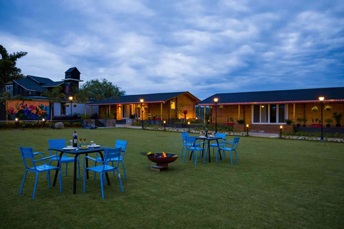 Esh Cottage Moss | Hilltop 2-BHK Retreat with Open-air Jacuzzi, Shared Garden, Pool & Cosy Lounge