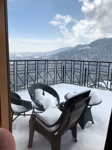 The Cloudberry | Cozy Hill Retreat with Balcony & Heated Interiors