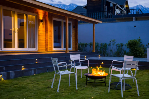 Esh Cottage Moss | Hilltop 2-BHK Retreat with Open-air Jacuzzi, Shared Garden, Pool & Cosy Lounge