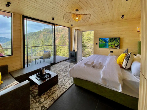 Retreat by The Kiana W/ Indoor Jacuzzi