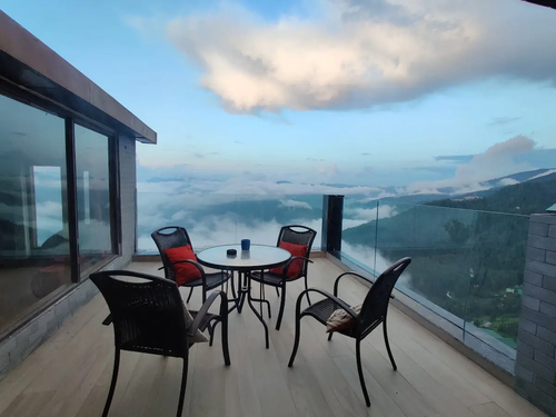 The Cloudberry | Cozy Hill Retreat with Balcony & Heated Interiors