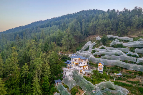 Luxurious Pahadi Retreat