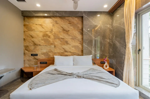 Imperial Estate | Private Pool & Scenic Garden near Lonavala’s Iconic Spots