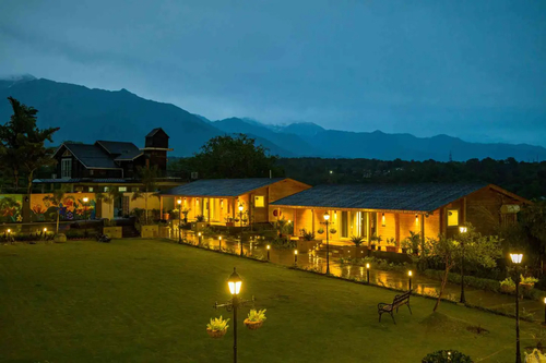 Esh Cottage Moss | Hilltop 2-BHK Retreat with Open-air Jacuzzi, Shared Garden, Pool & Cosy Lounge