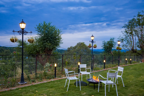 Esh Cottage Moss | Hilltop 2-BHK Retreat with Open-air Jacuzzi, Shared Garden, Pool & Cosy Lounge