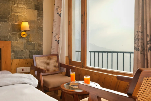 Luxurious Pahadi Retreat