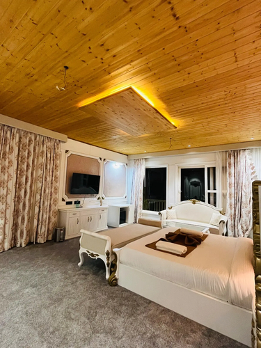 The English Country House | Victorian Suite 2