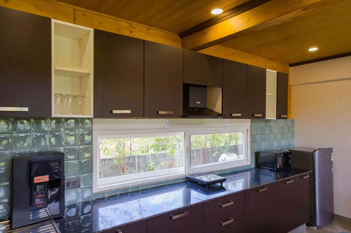 Esh Cottage Birch | Hilltop 4-BHK Retreat with Open-air Jacuzzi, Shared Garden, Pool & Cosy Lounge