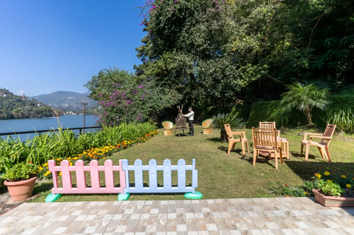 Gardens On The Lake