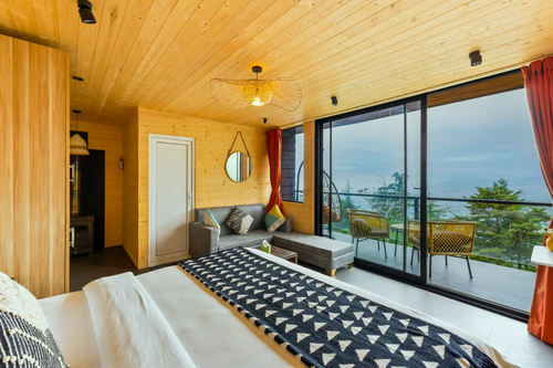 Retreat by The Kiana W/ Indoor Jacuzzi