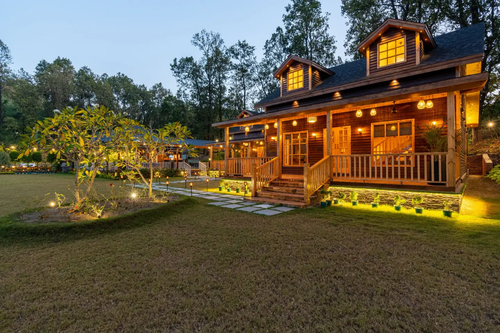 The Woods: Sal Villa