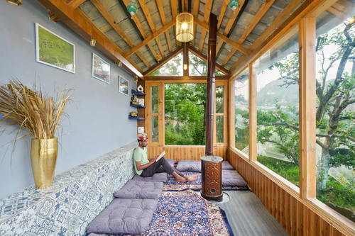 Luxurious Pahadi Retreat