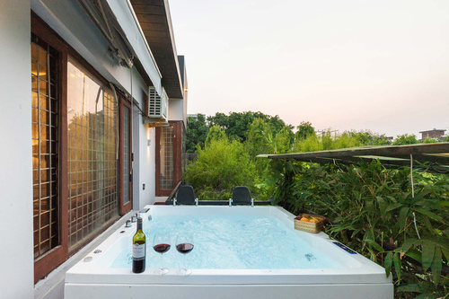 The Magnolia Farm w/ Indoor Pool & Jacuzzi