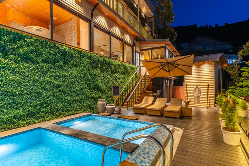 The English Country House | Victorian Suite