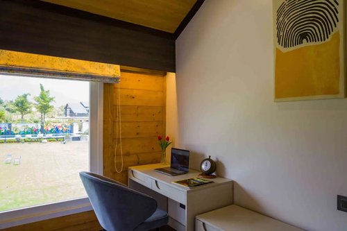 Esh Cottage Birch | Hilltop 4-BHK Retreat with Open-air Jacuzzi, Shared Garden, Pool & Cosy Lounge