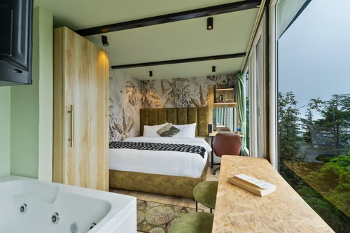 Nest by The Kiana W/ Indoor Jacuzzi