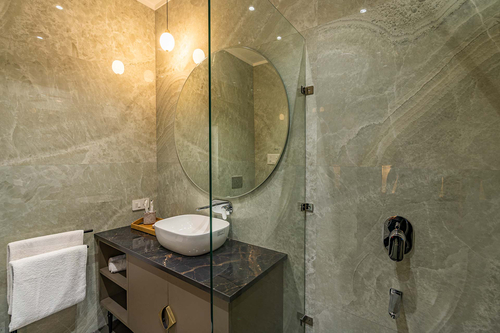 D’Amour w/ Breakfast